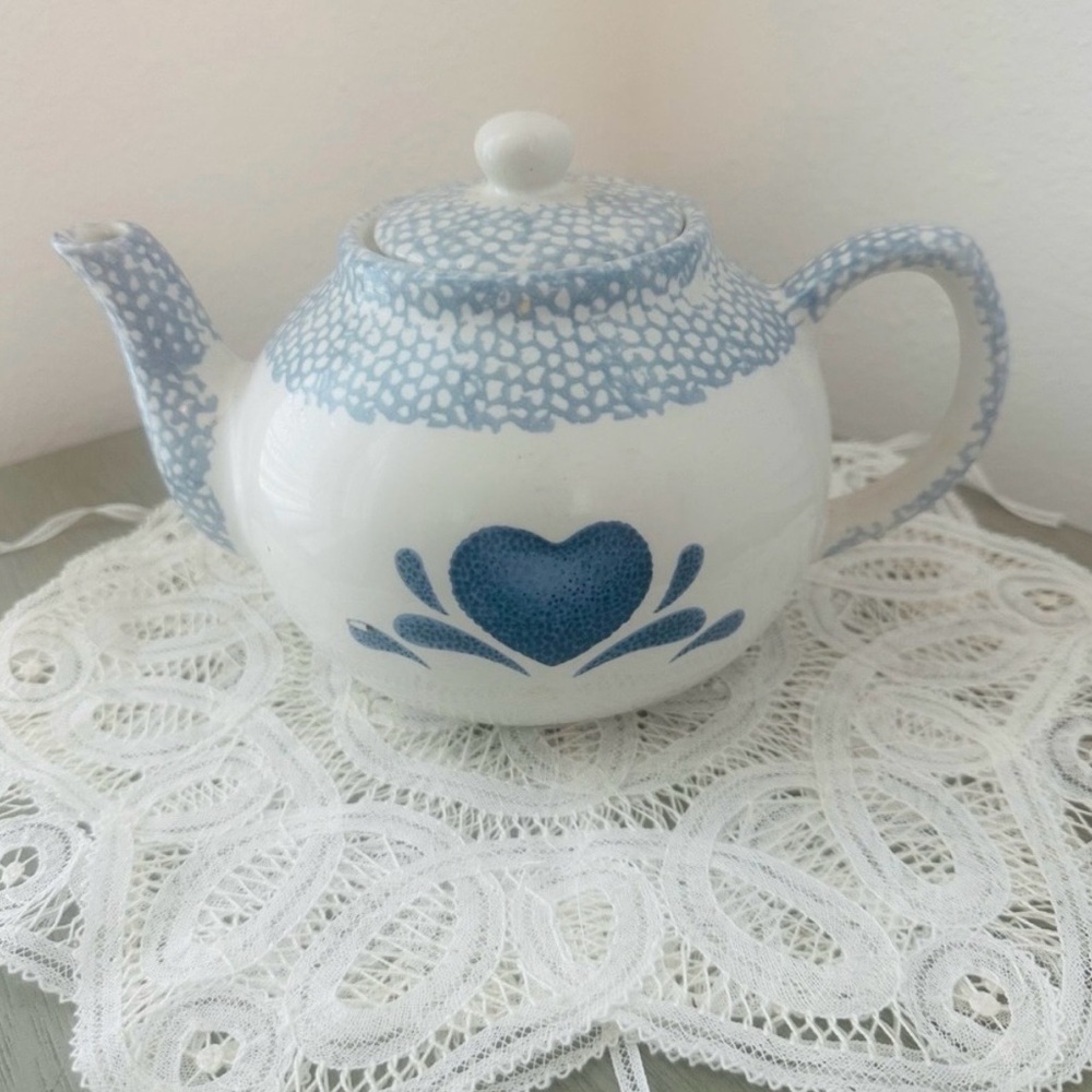 Vintage cottagecore farmhouse Corelle Blue Hearts Stoneware
Tea Pot